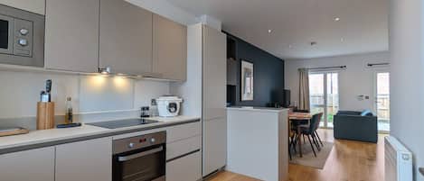 Basic Townhome | Private kitchen | Fridge, oven, stovetop, dishwasher