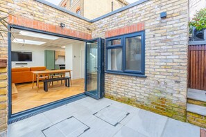 Basic Apartment | Property grounds - Luxuriously Compact 1BD Eco Home Clapham Common! (London)