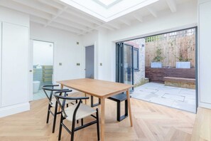 Basic Apartment | Dining - Luxuriously Compact 1BD Eco Home Clapham Common! (London)