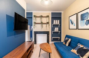 TV - Appartement Moderne, Parking Gratuit (Rouen)