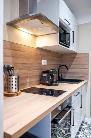 Dishwasher, cookware/dishes/utensils - Appartement Moderne, Parking Gratuit (Rouen)