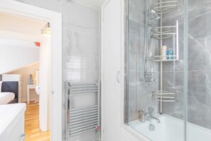 Apartament bàsic | Bany | Assecador de cabells, tovalloles, sabó i xampú
