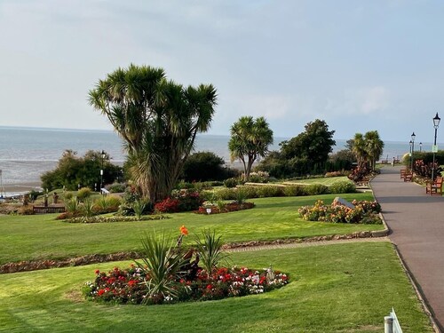 Sea Breeze-Cliff Terrace -Hunstanton. 3 Bedroom Apartment -Sea View 