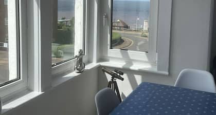 Sea Breeze-Cliff Terrace -Hunstanton. 3 Bedroom Apartment -Sea View