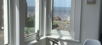 Sea Breeze-Cliff Terrace -Hunstanton. 3 Bedroom Apartment -Sea View