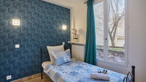 Single Room (Douche privée) | WiFi (free), bed sheets - Hotel Petit Vix (Paris)