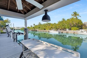 Property grounds - Conch Cottage: 4 BR, 3 BA House in Marathon, Sleeps 10 (Marathon)