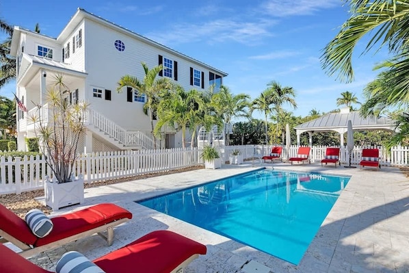 Unclassified image, 1 of 62, button