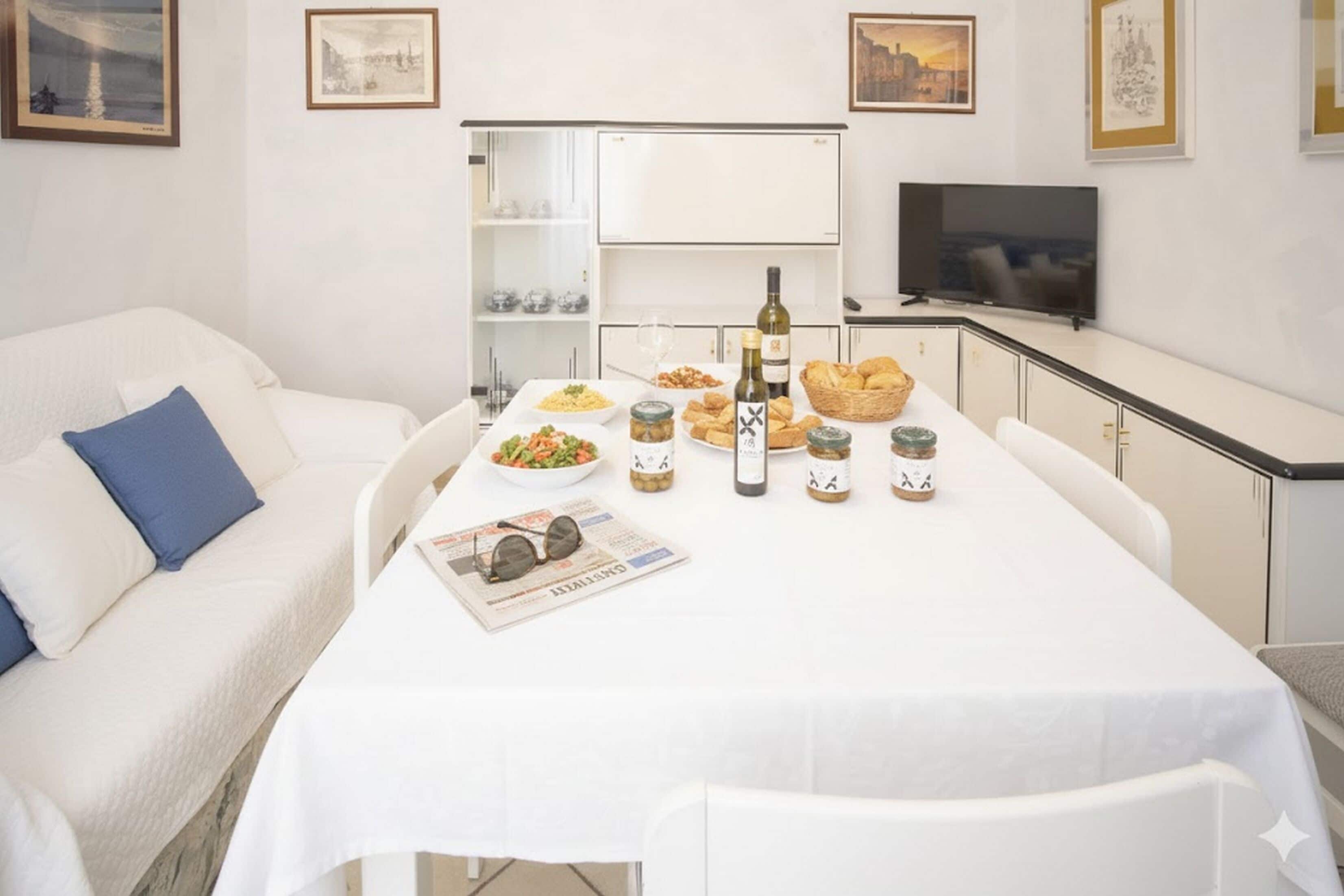 Basic-Apartment | Wohnbereich | Flachbildfernseher