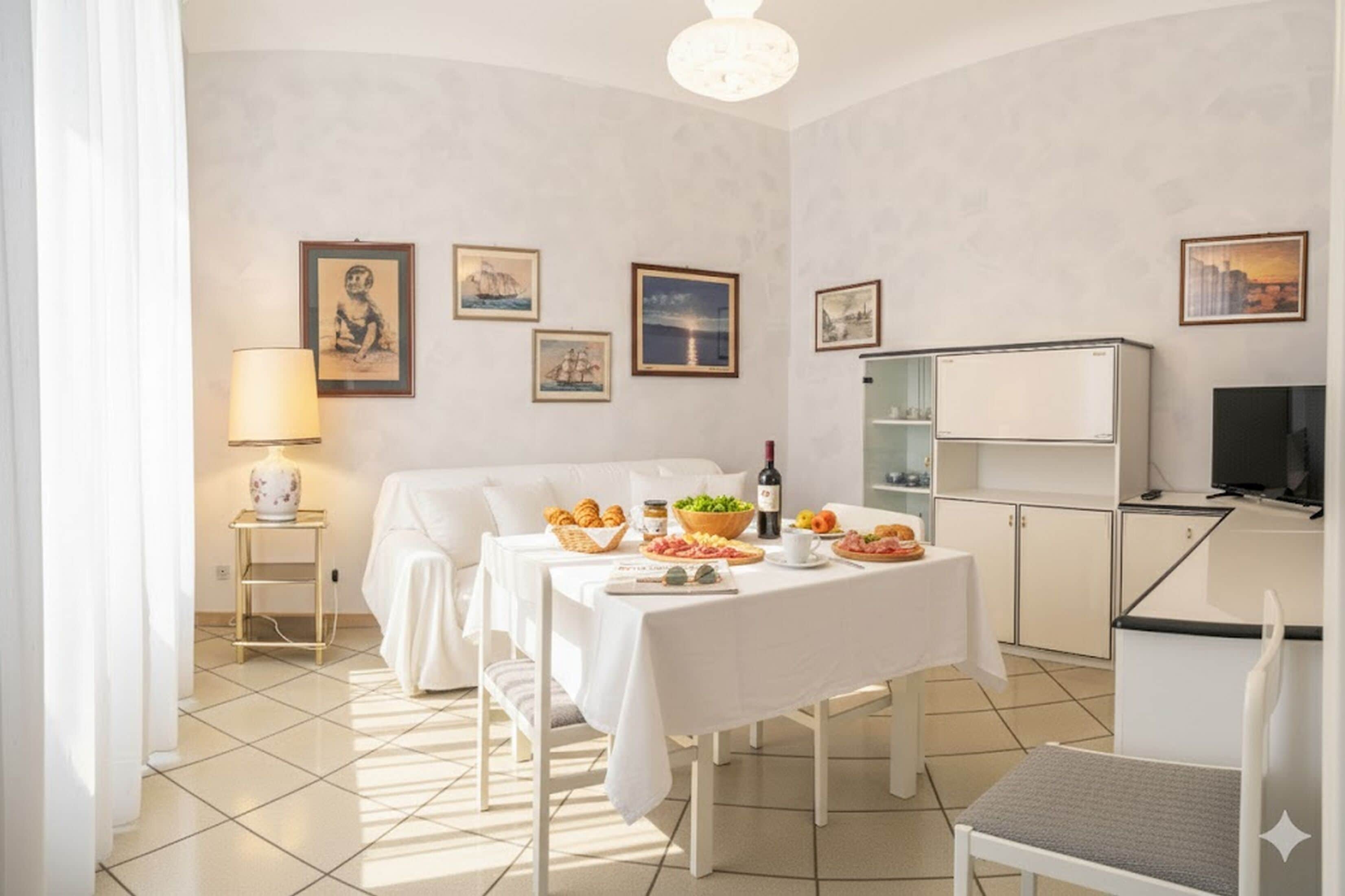 Appartamento Basic | Area soggiorno | TV a schermo piatto