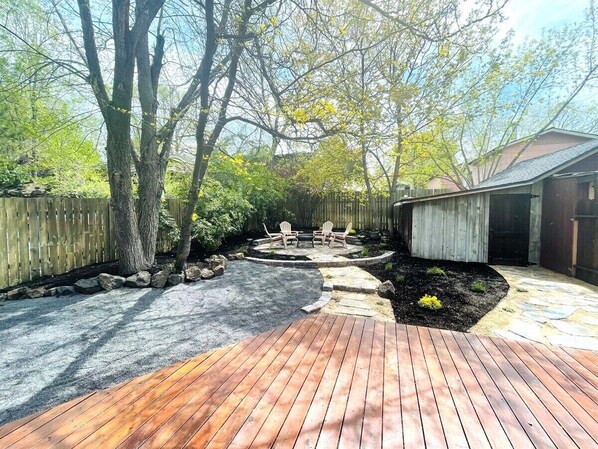Terrace/patio - Bluebird Day - Cinder Cone Bungalow: Experience luxury in this charming 2-bedroom bungalow! (Bend)