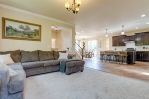 House (3 Bedrooms) | Interior