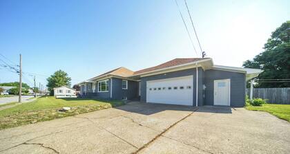 Charming Erie Home ~ 2 Mi to Downtown Delights!