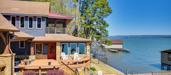 Luxurious Lakefront Paradise in Scottsboro w/ Dock