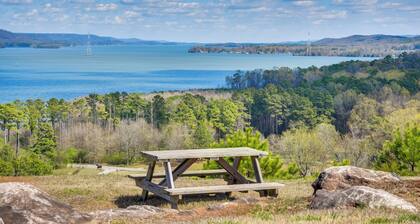 Quiet Guntersville Cottage Near Lake: Boat Parking