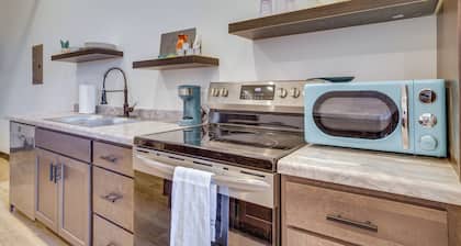 Loft-style Downtown Cashton Studio: Dogs Welcome!