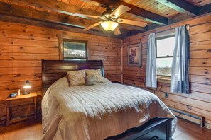 3 bedrooms, desk, laptop workspace, iron/ironing board - Lock Haven Cabin w/ Wood Stove & Mountain View! (Lock Haven)