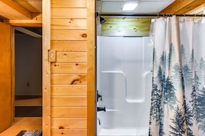 House (3 Bedrooms) | Bathroom