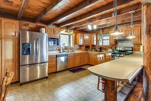 House (3 Bedrooms) | Private kitchen - Lock Haven Cabin w/ Wood Stove & Mountain View! (Lock Haven)