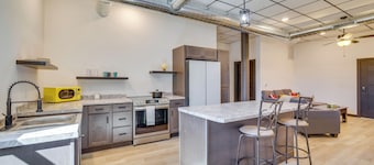 Step-free Cashton Apartment: Steps to Downtown!