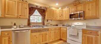 Picturesque Clayton Cabin w/ Mountain Views!