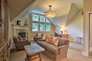 Interior - Stunning Warren Lakefront Home: Deck, Grill, Sauna (New Preston)