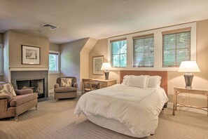 Interior - Stunning Warren Lakefront Home: Deck, Grill, Sauna (New Preston)