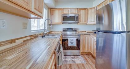 Anchorage Retreat, Walk to Dining & Entertainment