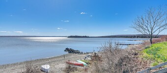 Cozy Rhode Island Retreat w/ Yard, Near Beaches!