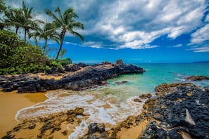 Beach nearby - Bright Kihei Renovated Condo New AC Steps to Kamaole II Beach and Pool (Kihei)