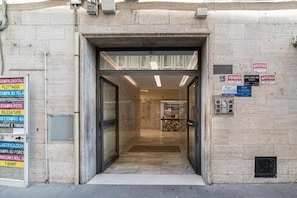 Front of property - La Marina (Naples)