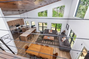 Cabin, 3 Bedrooms | Private kitchen