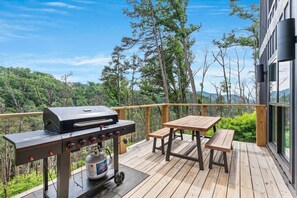 Cabin, 3 Bedrooms | Property grounds