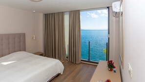 6 bedrooms, iron/ironing board, WiFi, bed sheets - Sea Front • 5-StarView • Next2Beach• PrivatePool (Drvenik)
