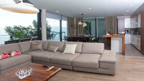 TV - Sea Front • 5-StarView • Next2Beach• PrivatePool (Drvenik)