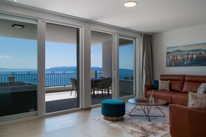 TV - LuxuryAptInVilla•Opal•SharedPool•HotTub•Sea View (Makarska)