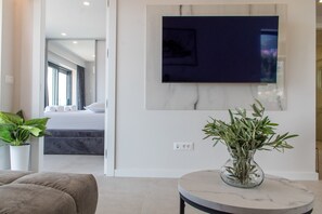 2 chambres, fer et planche à repasser, Wi-Fi, draps fournis