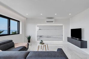 TV - Apt Dzenan•Sea View•Free Parking (Makarska)