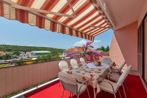 屋外ダイニングエリア