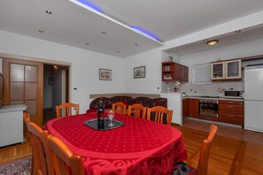 Dining - 4Bedrooms•FreeParking•BigBalcony•Apt Bugenvilija (Makarska)