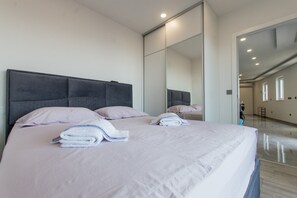 2 quartos, ferros/tábuas de passar roupa, Wi-Fi, roupa de cama