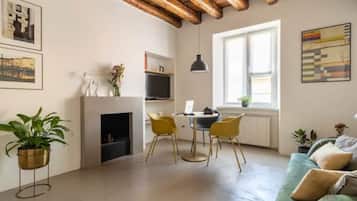 Smart-TV, Kamin, Stereoanlage