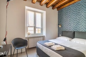 1 Schlafzimmer, Zimmersafe, Schreibtisch, Bügeleisen/Bügelbrett
