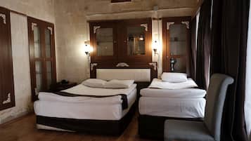 家庭三人房, 庭園景 | 高級寢具、免費 Wi-Fi