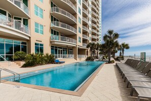 Una piscina techada, una piscina climatizada
