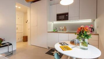 Refrigerador, microondas, parrilla de estufa y lavavajillas