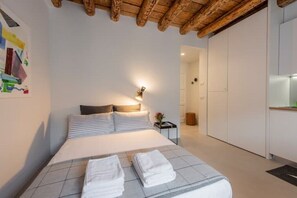 1 soverom, safe på rommet, strykejern/-brett og wi-fi (inkludert)