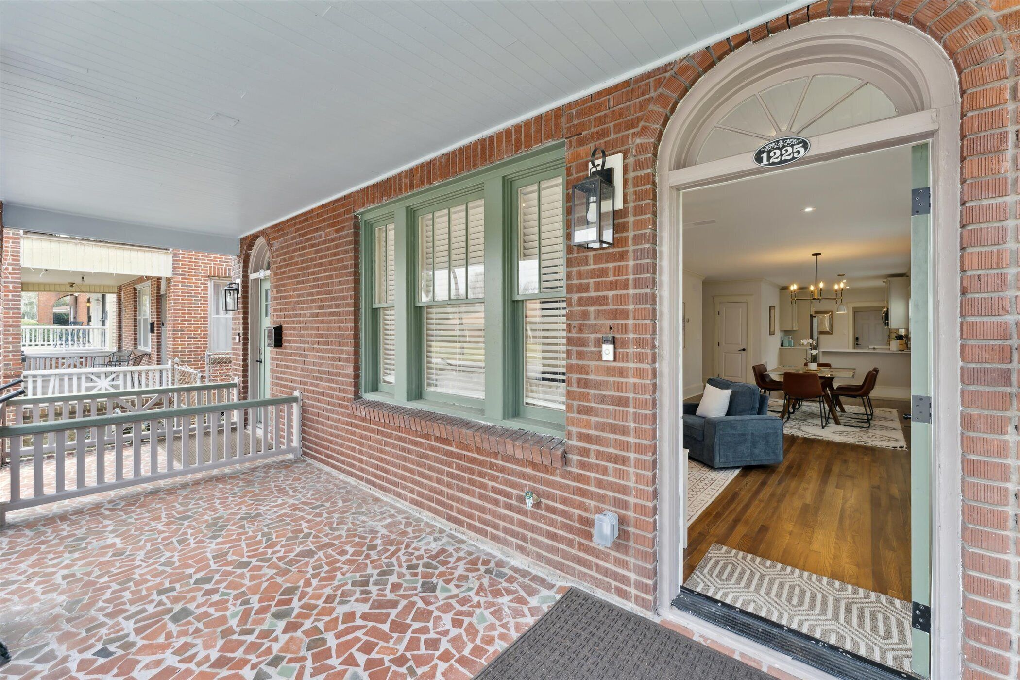 Debonair Duplex-Attached parking included!!!!