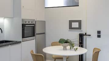 Apartemen Desain, 2 kamar tidur, Bebas Asap Rokok | Dapur pribadi | Microwave, ketel listrik, dan pemanggang roti