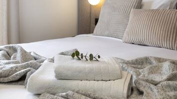 Design Apartment, 2 Bedrooms, Non Smoking | 2 bedrooms, soundproofing, free WiFi, bed sheets